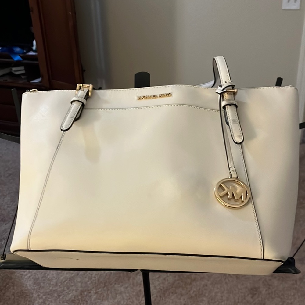 MK shoulder bag. 16x11x5.